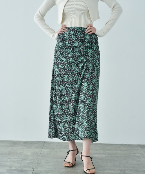 CODE A（コードエー）の「flower print skirt（スカート・レディース・ブラック系/ブルー系5・34/36/38）」の2枚目の写真