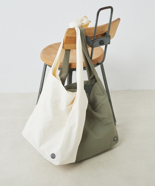 PUAL CE CIN（ピュアルセシン）の「結びショルダーバッグ（ショルダーバッグ・レディース・オフホワイト/カーキ/ブラック・FREE）」の2枚目の写真