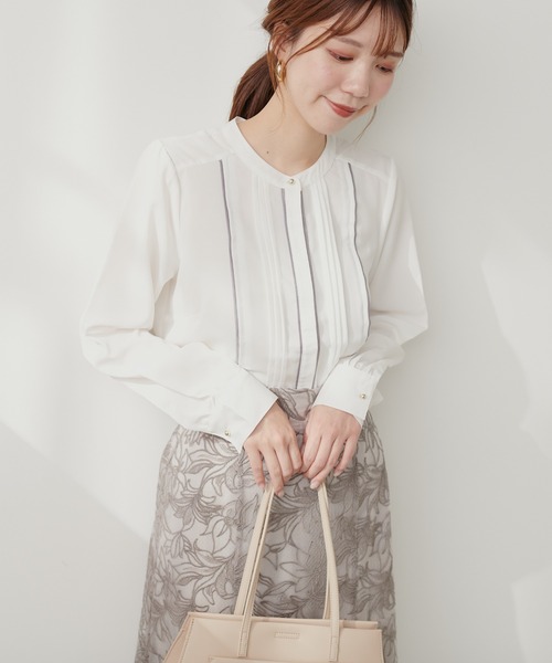 natural couture(ナチュラルクチュール)の「WEB限定 / ピンタック×パイピングブラウス(シャツ/ブラウス・レディース・オフホワイト/ピンクベージュ/サックスブルー/その他1・FREE)」の9枚目の写真