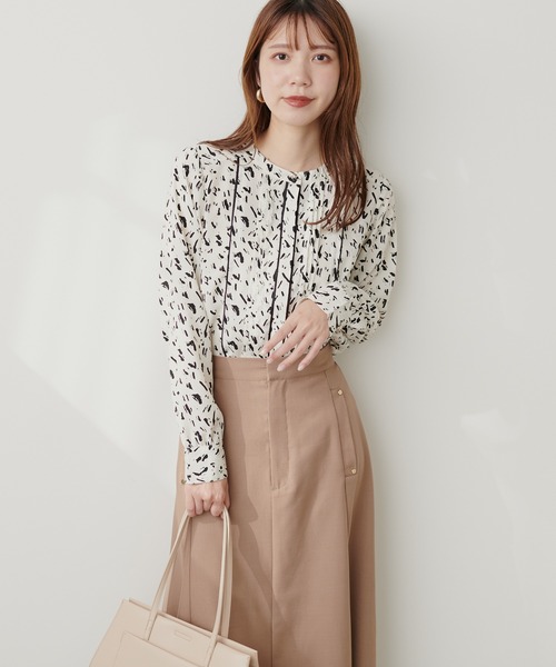 natural couture(ナチュラルクチュール)の「WEB限定 / ピンタック×パイピングブラウス(シャツ/ブラウス・レディース・オフホワイト/ピンクベージュ/サックスブルー/その他1・FREE)」の11枚目の写真