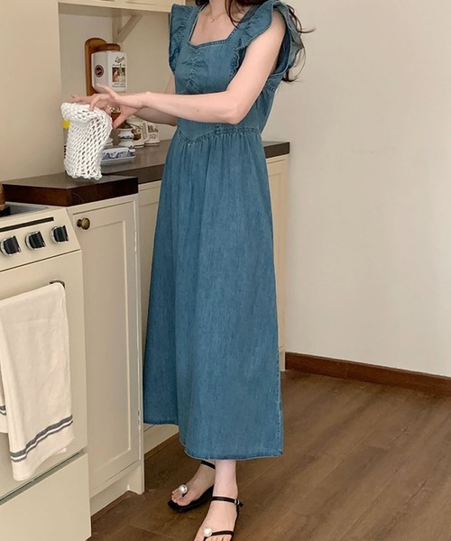 Primazel（プリマゼル）の「フリルショルダーデニムワンピース（ワンピース・レディース・ライトブルー/ブルー・M）」の9枚目の写真