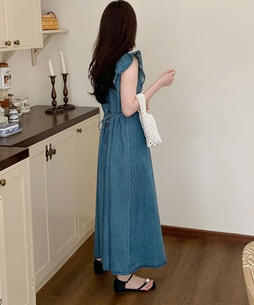 Primazel（プリマゼル）の「フリルショルダーデニムワンピース（ワンピース・レディース・ライトブルー/ブルー・M）」の10枚目の写真