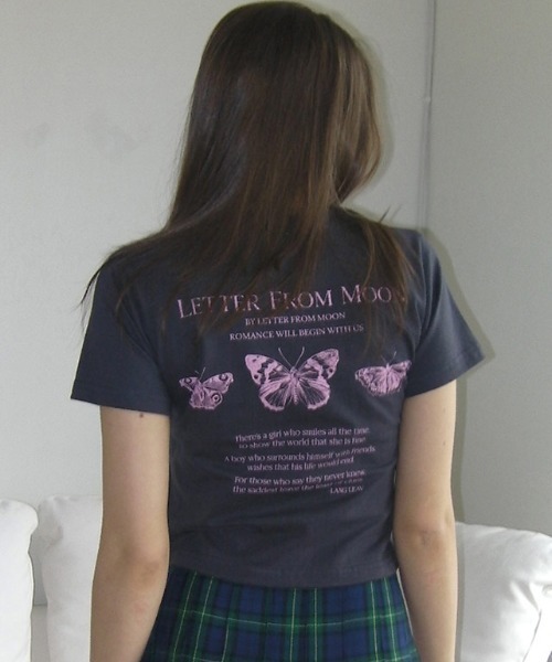 LETTER FROM MOON(レターフロムムーン)の「A'GEM/9 × .kom『LETTER FROM MOON/レターフロム ムーン』Triple Butterfly Crop Short Sleeve T-shirts/トリプル蝶クロップ 半袖カットソー(Tシャツ/カットソー・メンズ・ホワイト/ブラック・FREE)」の6枚目の写真