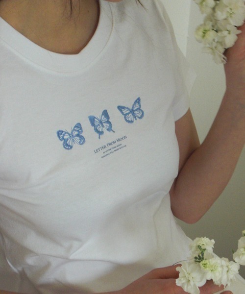 LETTER FROM MOON(レターフロムムーン)の「A'GEM/9 × .kom『LETTER FROM MOON/レターフロム ムーン』Triple Butterfly Crop Short Sleeve T-shirts/トリプル蝶クロップ 半袖カットソー(Tシャツ/カットソー・メンズ・ホワイト/ブラック・FREE)」の10枚目の写真