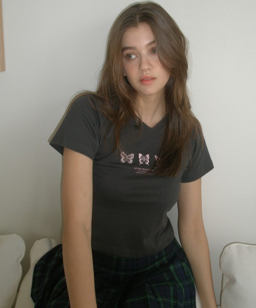 LETTER FROM MOON(レターフロムムーン)の「A'GEM/9 × .kom『LETTER FROM MOON/レターフロム ムーン』Triple Butterfly Crop Short Sleeve T-shirts/トリプル蝶クロップ 半袖カットソー(Tシャツ/カットソー・メンズ・ホワイト/ブラック・FREE)」の5枚目の写真