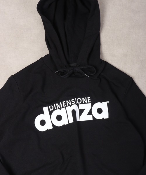 DIMENSIONE danza(ディメンシオーネ ダンツァ)の「DIMENSIONE danza ロゴプリントフーディー(パーカー・レディース・ブラック・XS/S)」の2枚目の写真
