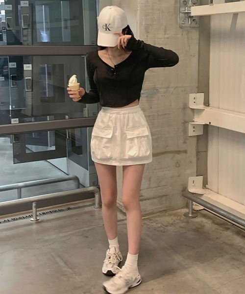 BEIDELLI（ベイデリー）の「[BELLIDE MADE] スリムスナップボタン長袖Tシャツ（Tシャツ/カットソー・レディース・ホワイト/チャコールグレー/ブラック/カーキ・FREE）」の13枚目の写真