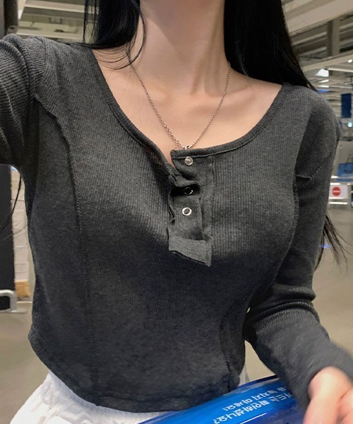 BEIDELLI（ベイデリー）の「[BELLIDE MADE] スリムスナップボタン長袖Tシャツ（Tシャツ/カットソー・レディース・ホワイト/チャコールグレー/ブラック/カーキ・FREE）」の17枚目の写真