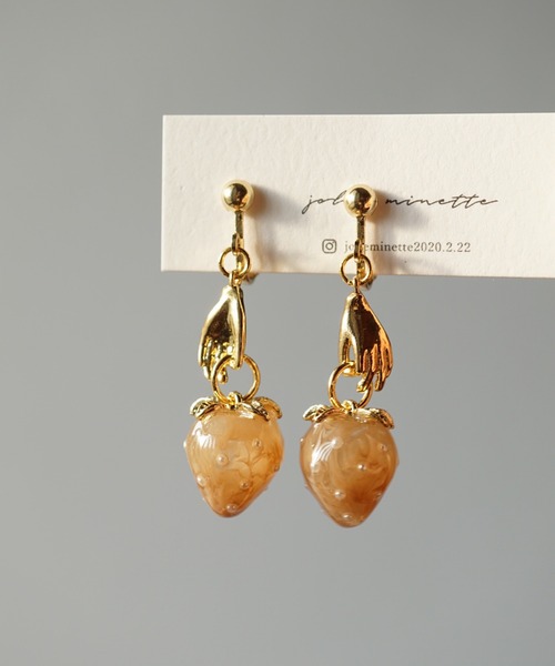 CERCA（チェルカ）の「jolie minette/もぎたて いちご狩り ゴールド イヤリング（イヤリング・レディース・ブラック/ベージュ/ブラウン/クリア・FREE）」の2枚目の写真