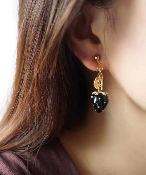 CERCA（チェルカ）の「jolie minette/もぎたて いちご狩り ゴールド イヤリング（イヤリング・レディース・ブラック/ベージュ/ブラウン/クリア・FREE）」の6枚目の写真