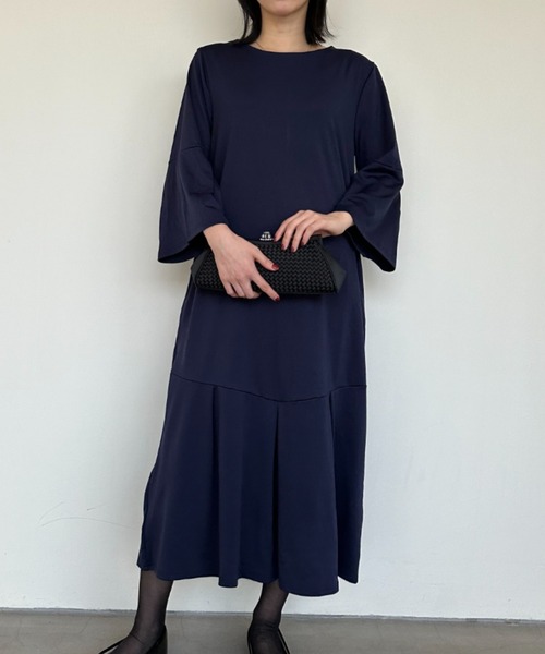 a lot of love（ア ロット オブ ラブ）の「ベルスリーブ フレアワンピース（ワンピース・レディース・ネイビー/ベージュ・FREE）」の4枚目の写真