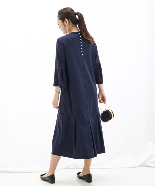 a lot of love（ア ロット オブ ラブ）の「ベルスリーブ フレアワンピース（ワンピース・レディース・ネイビー/ベージュ・FREE）」の3枚目の写真