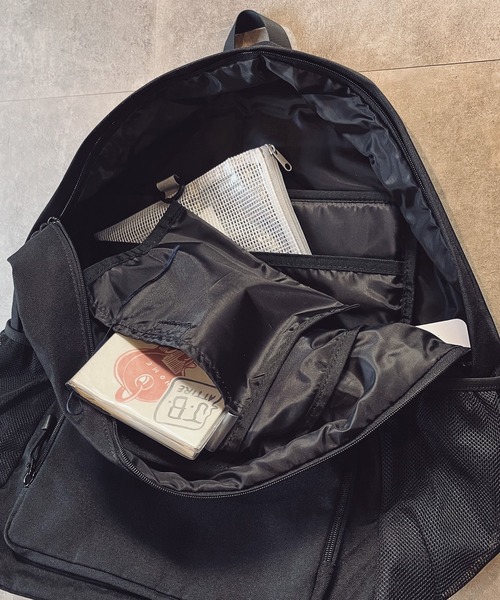 Lee（リー）の「Lee/リー 大容量 撥水 ファンクショナル デイパック リュック（バックパック/リュック・レディース・ブラック・FREE）」の3枚目の写真