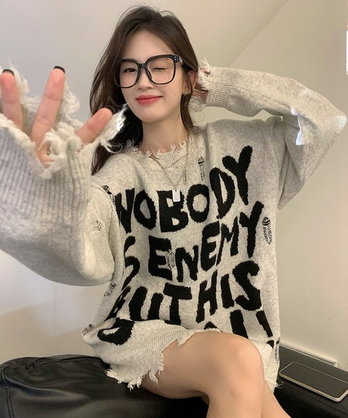 shopnikoniko(ショップニコニコ)の「レタリング ダメージ加工 ニット オーバーサイズ ビッグシルエット(ニット/セーター・レディース・グレー・フリー)」の3枚目の写真