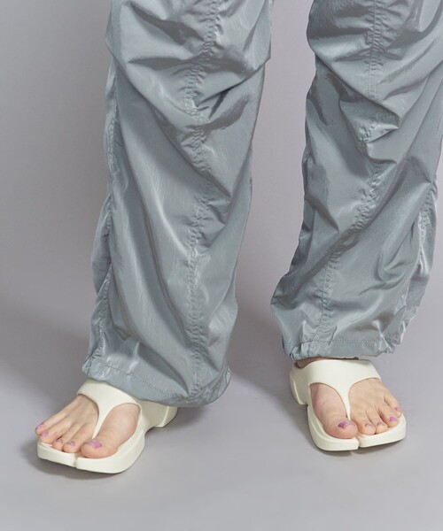 PAES（ペイズ）の「＜PAES＞FLIPFLOP タビサンダル（サンダル・レディース・モカ/ブラック/ホワイト/ベージュ・36/37/35）」の5枚目の写真