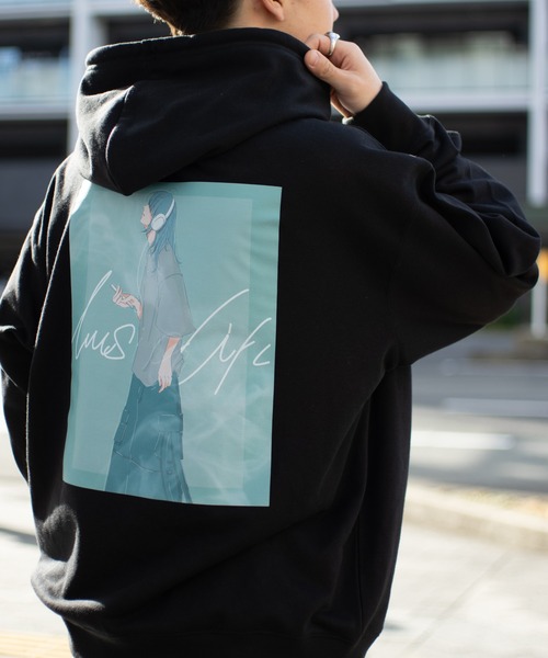 Revo.（レボ）の「ガールイラスト バックプリント オーバーサイズ 裏毛 プルオーバーパーカー ワンポイント刺繍（パーカー・メンズ・ライトブルー/ブラック/オフホワイト・L/M）」の2枚目の写真