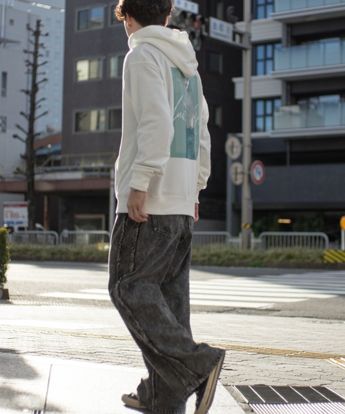 Revo.（レボ）の「ガールイラスト バックプリント オーバーサイズ 裏毛 プルオーバーパーカー ワンポイント刺繍（パーカー・メンズ・ライトブルー/ブラック/オフホワイト・L/M）」の16枚目の写真