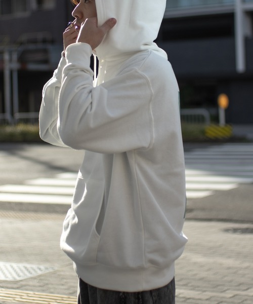 Revo.（レボ）の「ガールイラスト バックプリント オーバーサイズ 裏毛 プルオーバーパーカー ワンポイント刺繍（パーカー・メンズ・ライトブルー/ブラック/オフホワイト・L/M）」の14枚目の写真