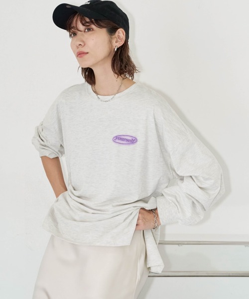 Auntie Rosa Holiday（アンティローザホリデー）の「ネオンロゴプリントロンT（Tシャツ/カットソー・レディース・ネイビー/ナチュラル/オフホワイト・FREE）」の2枚目の写真