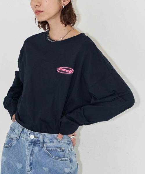 Auntie Rosa Holiday（アンティローザホリデー）の「ネオンロゴプリントロンT（Tシャツ/カットソー・レディース・ネイビー/ナチュラル/オフホワイト・FREE）」の3枚目の写真