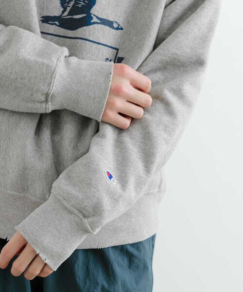 Champion(チャンピオン)の「Champion RW Crew Neck Sweat Z013(スウェット・メンズ・ブラック/グレー/グリーン/ネイビー・LARGE/MEDIUM)」の21枚目の写真