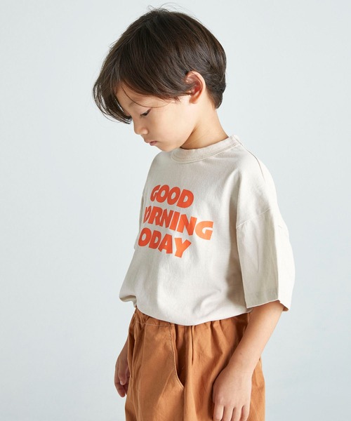 FOV(フォブ)の「フォブ GOODMORNING Tシャツ(Tシャツ/カットソー・キッズ・グレイッシュベージュ/ブラック/ベージュ系その他・M/L/XL/S)」の2枚目の写真
