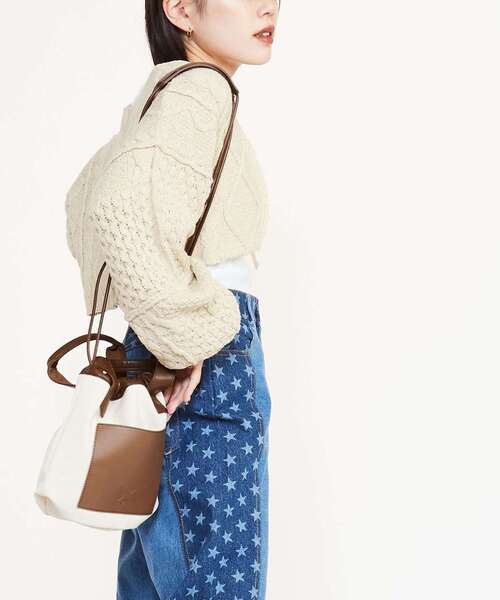 CONVERSE TOKYO(コンバーストウキョウ)の「GLITTER KNIT BOLERO(カーディガン/ボレロ・レディース・キナリ/ブラック・FREE)」の4枚目の写真