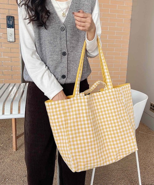 TONE SELECT GOODS（トーンセレクトグッズ）の「Liaa/大容量 リバーシブル ギンガムチェックトートバッグ A18259（トートバッグ・レディース・ベージュ/グリーン/ブラック/ピンク/イエロー・FREE）」の4枚目の写真