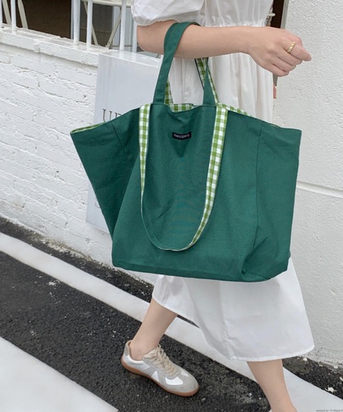 TONE SELECT GOODS（トーンセレクトグッズ）の「Liaa/大容量 リバーシブル ギンガムチェックトートバッグ A18259（トートバッグ・レディース・ベージュ/グリーン/ブラック/ピンク/イエロー・FREE）」の3枚目の写真
