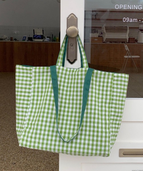 TONE SELECT GOODS（トーンセレクトグッズ）の「Liaa/大容量 リバーシブル ギンガムチェックトートバッグ A18259（トートバッグ・レディース・ベージュ/グリーン/ブラック/ピンク/イエロー・FREE）」の21枚目の写真