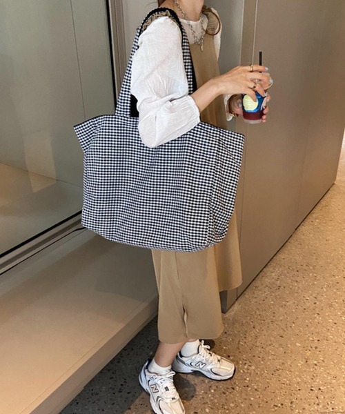 TONE SELECT GOODS（トーンセレクトグッズ）の「Liaa/大容量 リバーシブル ギンガムチェックトートバッグ A18259（トートバッグ・レディース・ベージュ/グリーン/ブラック/ピンク/イエロー・FREE）」の14枚目の写真