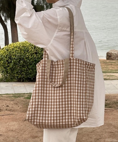 TONE SELECT GOODS（トーンセレクトグッズ）の「Liaa/大容量 リバーシブル ギンガムチェックトートバッグ A18259（トートバッグ・レディース・ベージュ/グリーン/ブラック/ピンク/イエロー・FREE）」の9枚目の写真