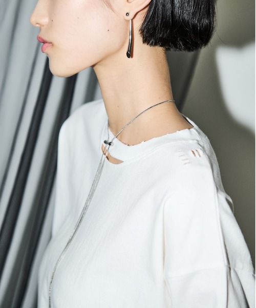 AIC.（エーアイシー）の「ピグメント加工カットアウトダメージTシャツ（Tシャツ/カットソー・レディース・チャコールグレー/オフホワイト/ネイビー/ブラウン・FREE）」の2枚目の写真