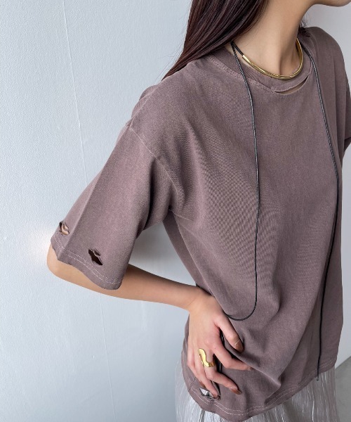 AIC.（エーアイシー）の「ピグメント加工カットアウトダメージTシャツ（Tシャツ/カットソー・レディース・チャコールグレー/オフホワイト/ネイビー/ブラウン・FREE）」の6枚目の写真