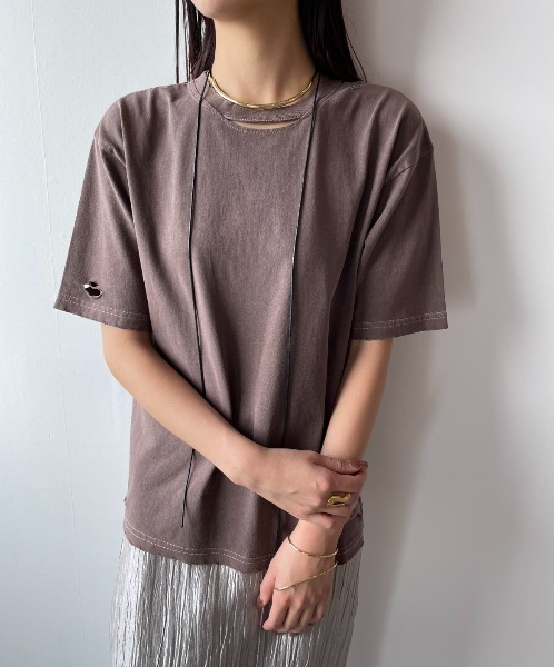AIC.（エーアイシー）の「ピグメント加工カットアウトダメージTシャツ（Tシャツ/カットソー・レディース・チャコールグレー/オフホワイト/ネイビー/ブラウン・FREE）」の7枚目の写真