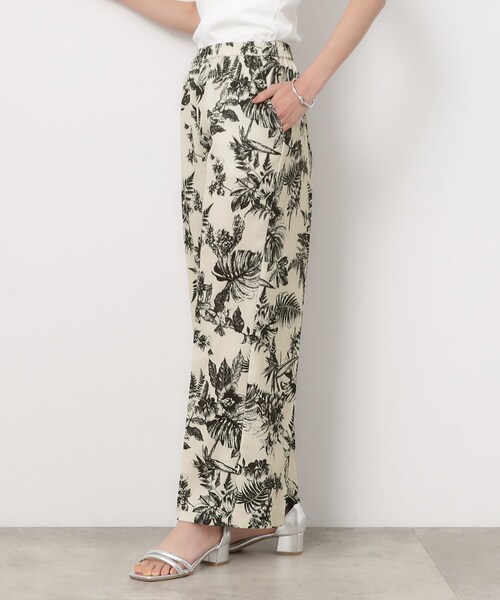 OPAQUE.CLIP(オペークドットクリップ)の「◆ボタニカルプリントイージーパンツ【洗濯機洗い可】(その他パンツ・レディース・ホワイト系3/チャコール・38/42/40)」の3枚目の写真