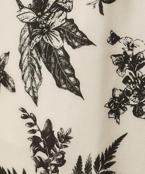 OPAQUE.CLIP(オペークドットクリップ)の「◆ボタニカルプリントイージーパンツ【洗濯機洗い可】(その他パンツ・レディース・ホワイト系3/チャコール・38/42/40)」の6枚目の写真