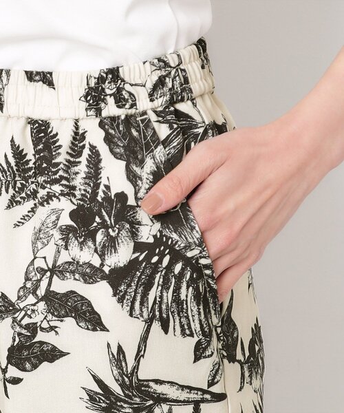 OPAQUE.CLIP(オペークドットクリップ)の「◆ボタニカルプリントイージーパンツ【洗濯機洗い可】(その他パンツ・レディース・ホワイト系3/チャコール・38/42/40)」の15枚目の写真