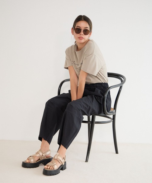 BAYFLOW（ベイフロー）の「[キレイめスポサン]厚底テープスポーツサンダル（サンダル・レディース・ベージュ/ブラック・MEDIUM/LARGE）」の3枚目の写真