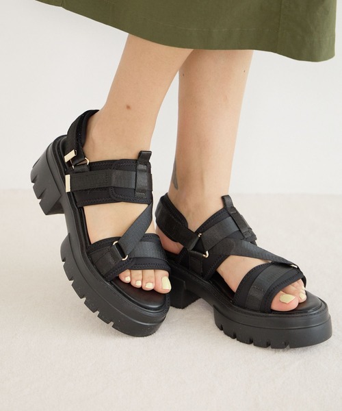 BAYFLOW（ベイフロー）の「[キレイめスポサン]厚底テープスポーツサンダル（サンダル・レディース・ベージュ/ブラック・MEDIUM/LARGE）」の4枚目の写真