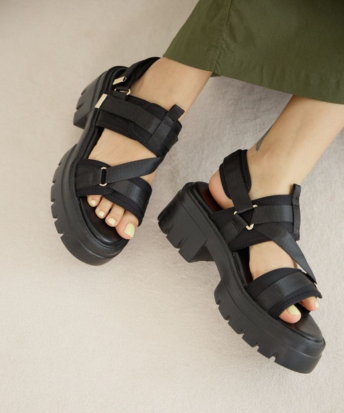 BAYFLOW（ベイフロー）の「[キレイめスポサン]厚底テープスポーツサンダル（サンダル・レディース・ベージュ/ブラック・MEDIUM/LARGE）」の5枚目の写真