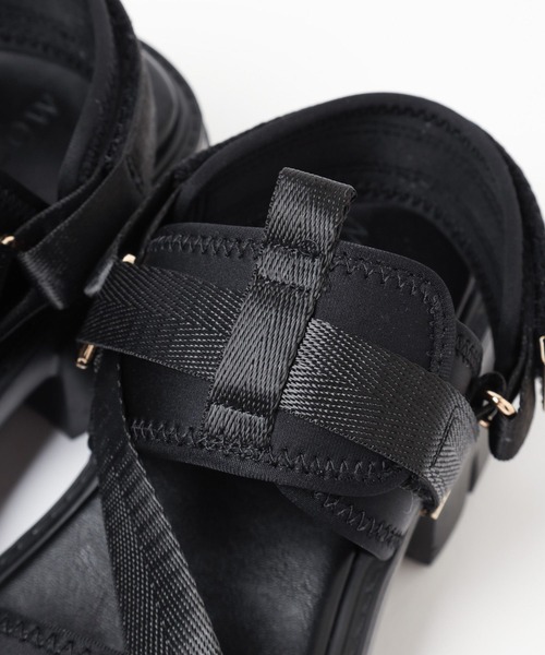 BAYFLOW（ベイフロー）の「[キレイめスポサン]厚底テープスポーツサンダル（サンダル・レディース・ベージュ/ブラック・MEDIUM/LARGE）」の17枚目の写真