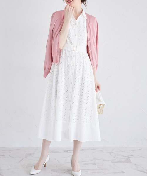 tocco closet(トッコ クローゼット)の「ベルト付き花釦フラワーコットンレースシャツワンピース(シャツワンピース・レディース・オフホワイト/グレイッシュブルー・M)」の20枚目の写真