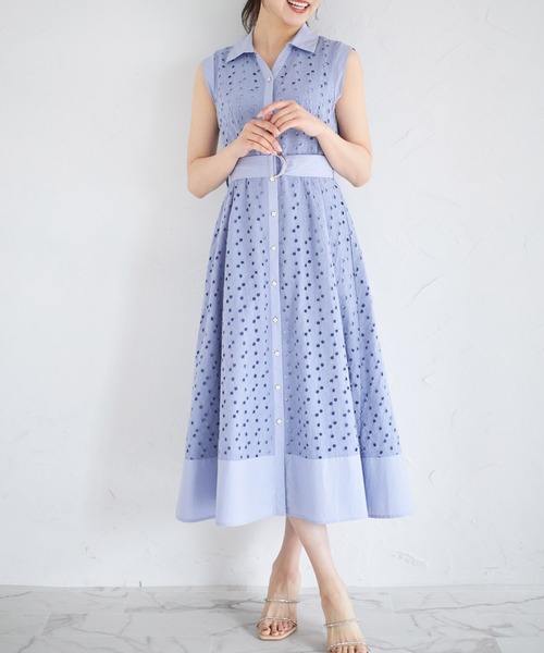 tocco closet(トッコ クローゼット)の「ベルト付き花釦フラワーコットンレースシャツワンピース(シャツワンピース・レディース・オフホワイト/グレイッシュブルー・M)」の18枚目の写真