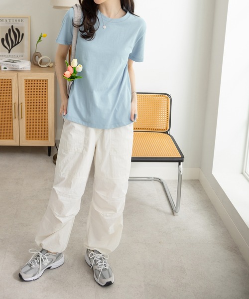 CHAN ME(チャンミ)の「綿100%クルーネックTシャツ(Tシャツ/カットソー・レディース・チャコールグレー/ブラック/ライトブルー/イエロー/ホワイト/ピンク・MEDIUM/LARGE/X-LARGE)」の11枚目の写真
