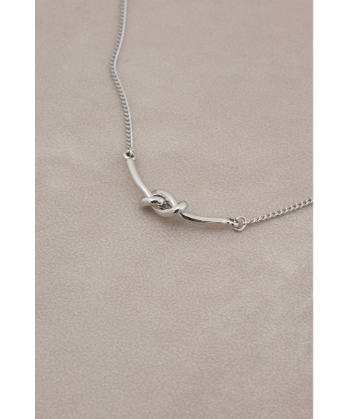 AZUL by moussy（アズールバイマウジー）の「ノットデザインスレンダーネックレス（ネックレス・レディース・ゴールド系その他/シルバー・FREE）」の6枚目の写真