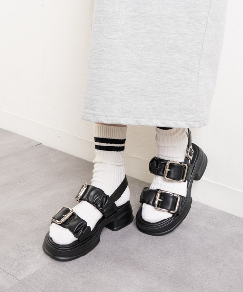 Fabby fabby(ファビィーファビィー)の「厚底ギャザー2ベルト金具サンダル(サンダル・レディース・ブラック/オフホワイト・SMALL/MEDIUM/LARGE)」の8枚目の写真
