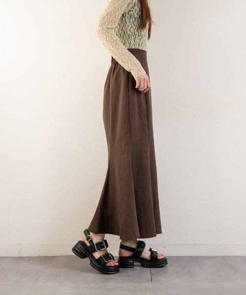 Fabby fabby(ファビィーファビィー)の「厚底ギャザー2ベルト金具サンダル(サンダル・レディース・ブラック/オフホワイト・SMALL/MEDIUM/LARGE)」の15枚目の写真