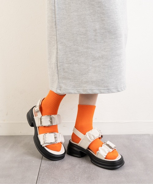 Fabby fabby(ファビィーファビィー)の「厚底ギャザー2ベルト金具サンダル(サンダル・レディース・ブラック/オフホワイト・SMALL/MEDIUM/LARGE)」の18枚目の写真