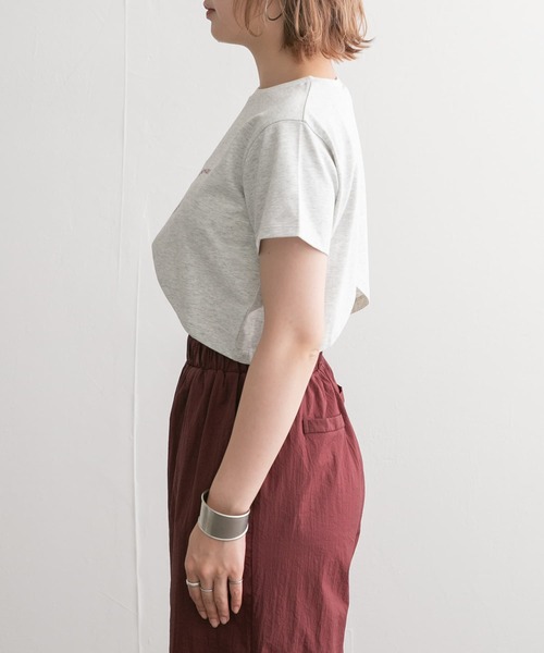 KBF（ケイビーエフ）の「フロントオープンロゴTEE（Tシャツ/カットソー・レディース・グレー/オフホワイト・ONE）」の14枚目の写真